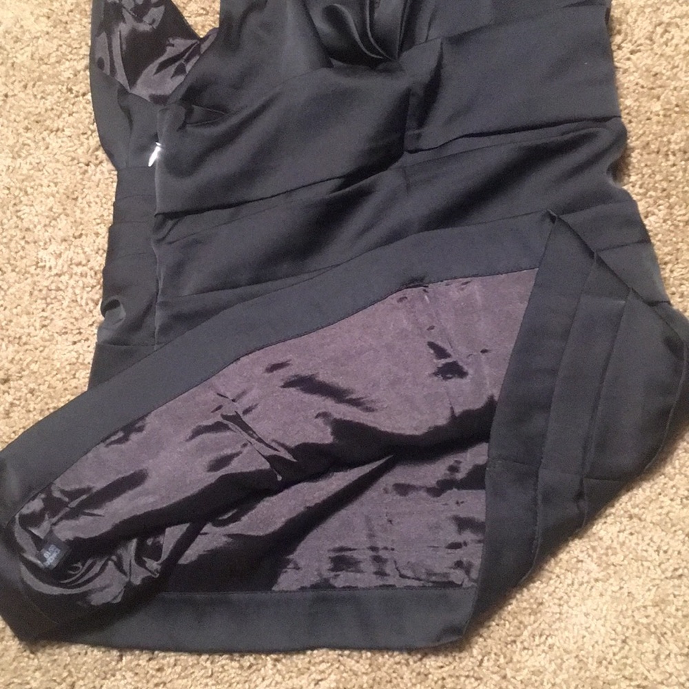 ‼️5 for $20‼️ NWOT FLATTERING ruched black top - Picture 7 of 8